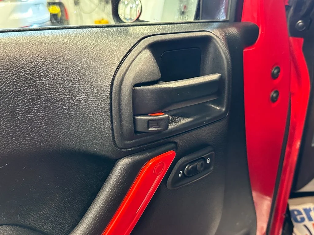Used 2018 Red Jeep Sahara image 20
