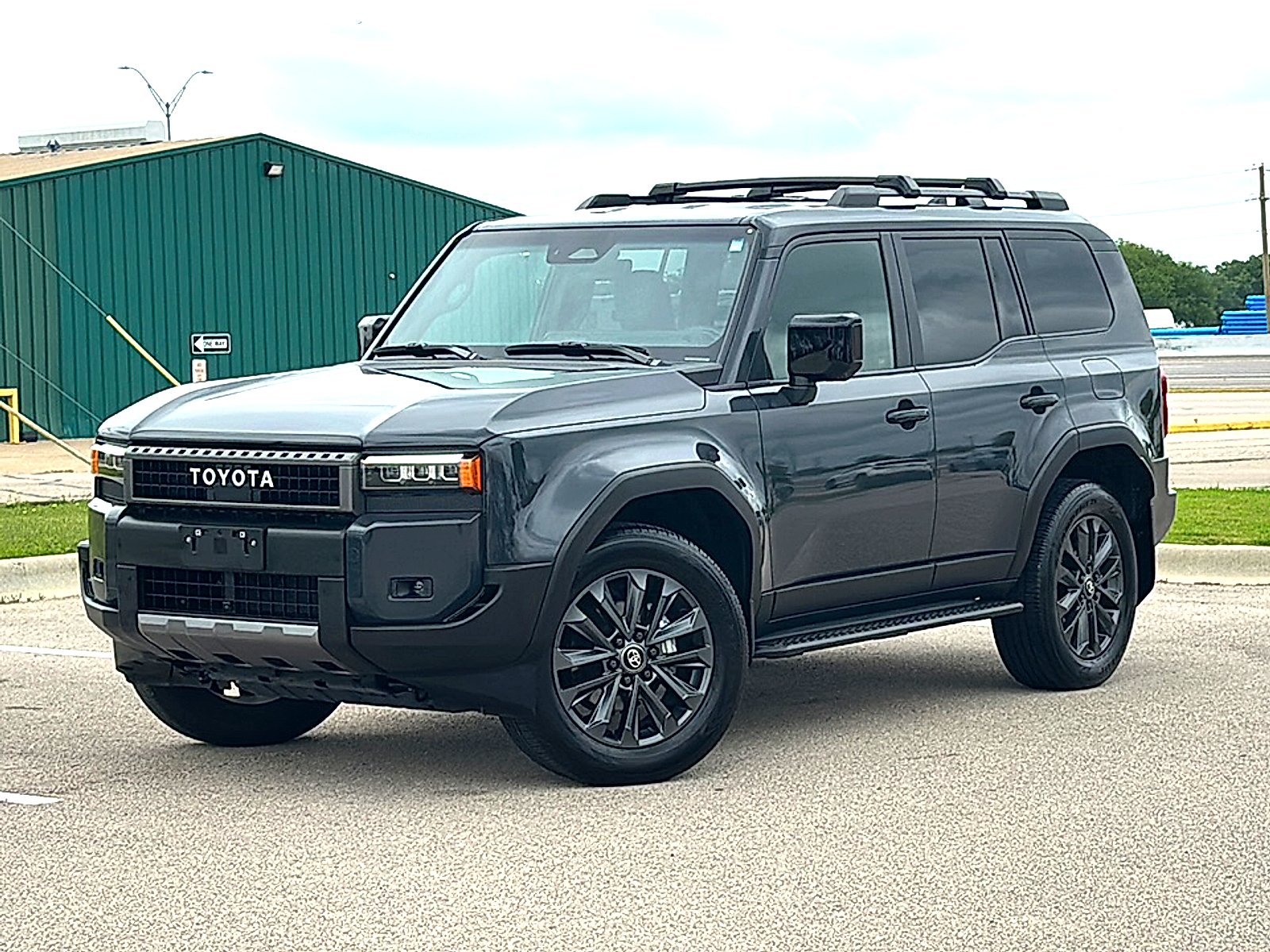 Used 2024 Underground Toyota  image 2