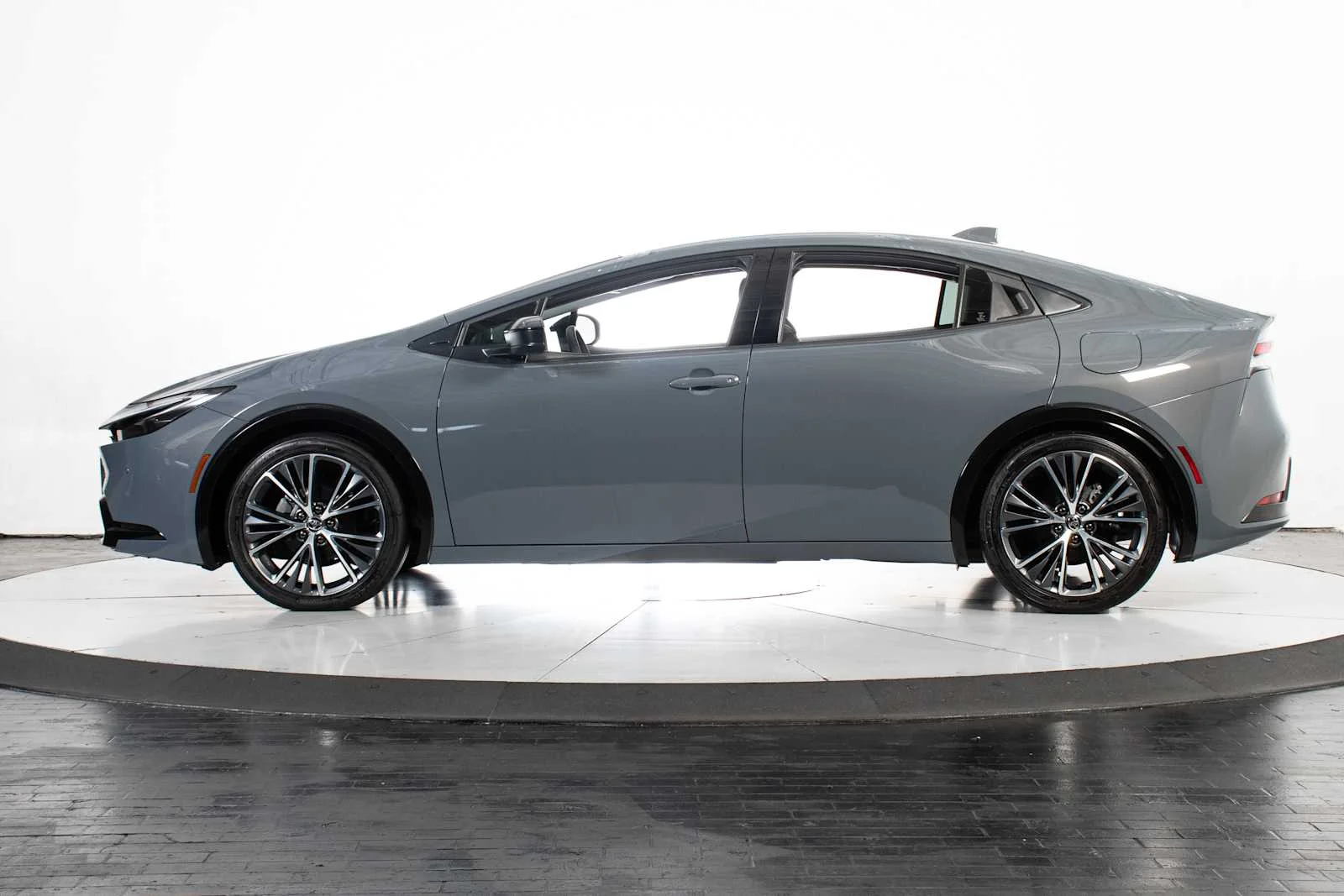 Used 2024 Guardian Gray Toyota XLE image 2