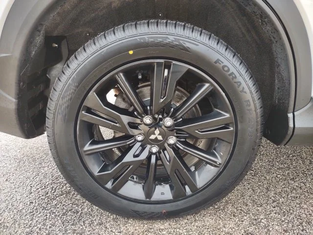 Certified Used 2024 White Mitsubishi  image 30