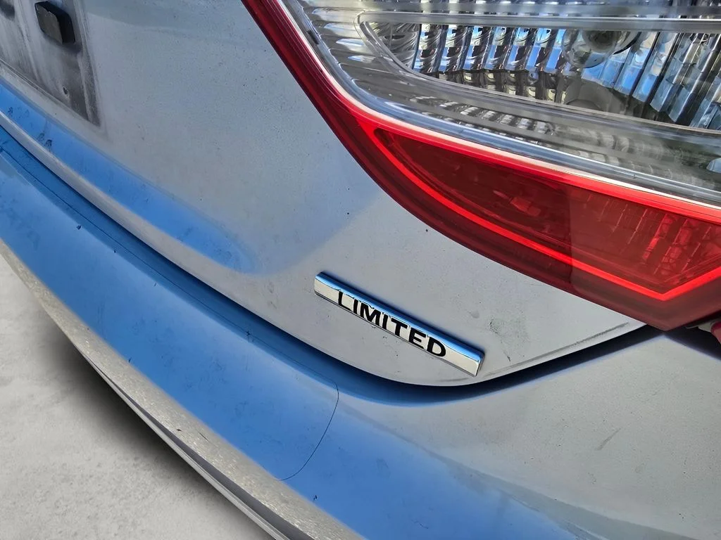 Used 2012 Radiant Silver Metallic Hyundai 2.4L Limited image 30