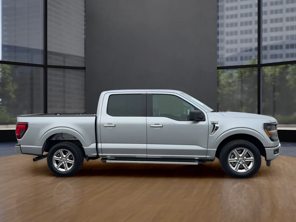 Used 2025 Silver Ford XLT image 4