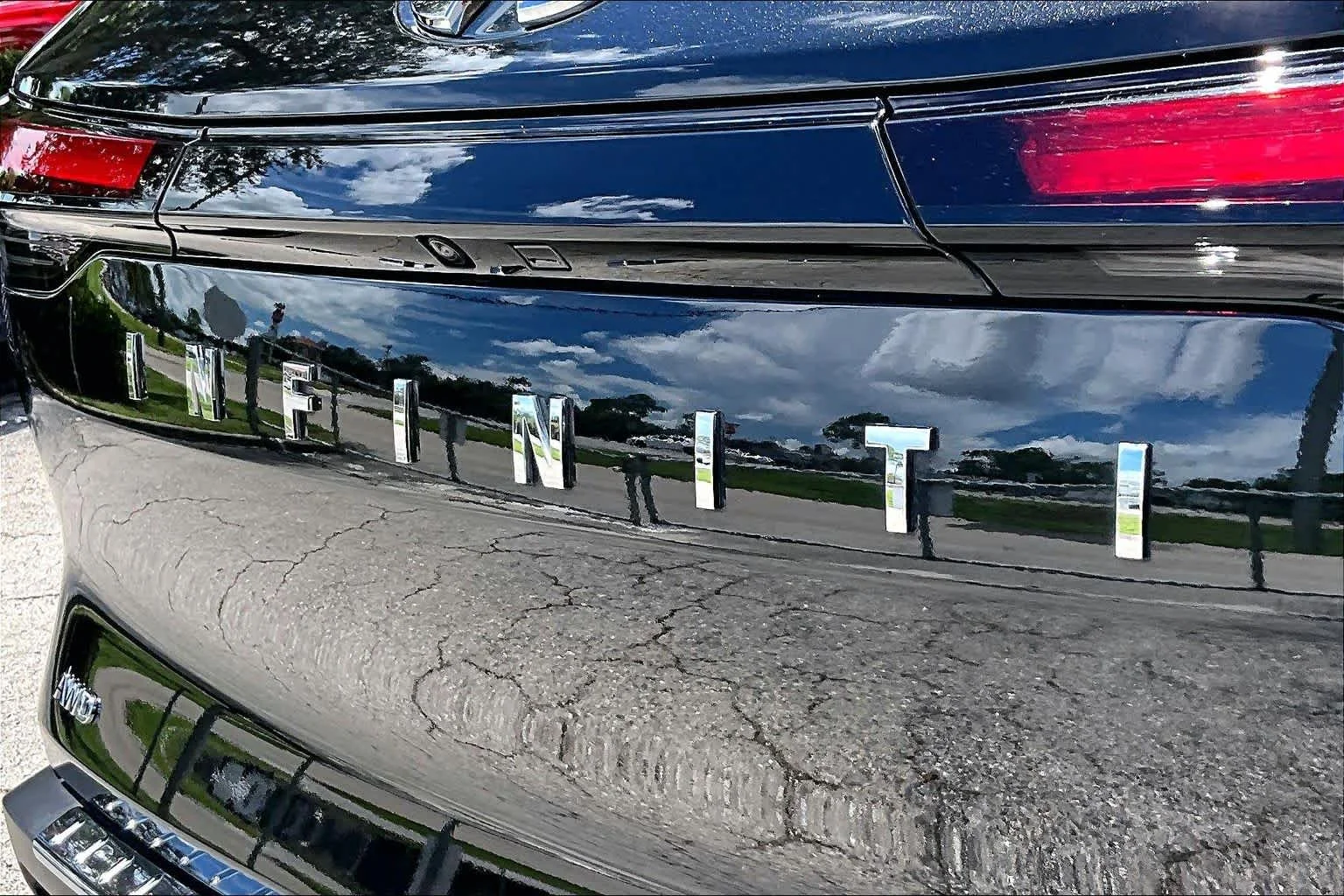 Used 2025 Mineral Black INFINITI AUTOGRAPH image 10