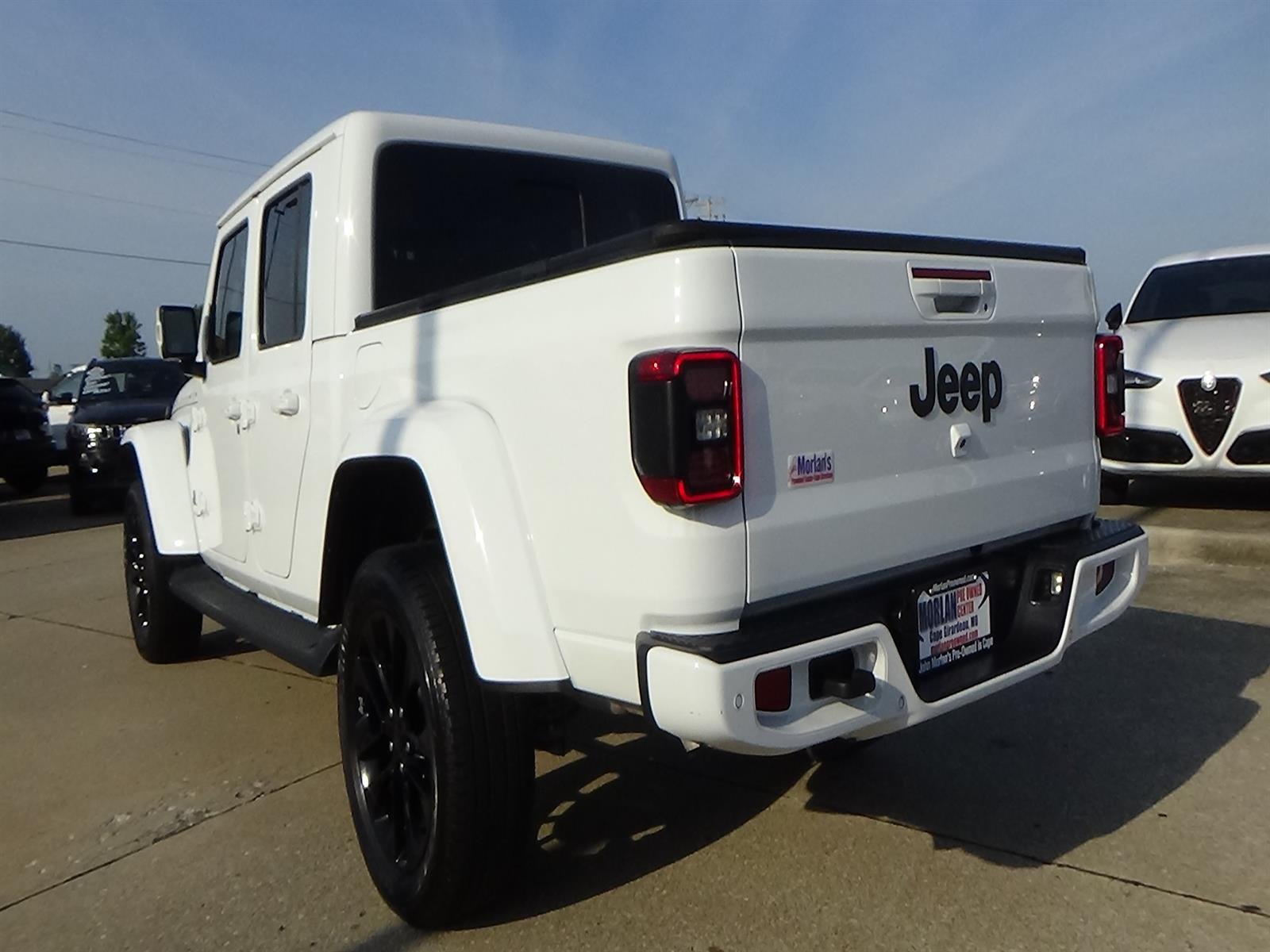 Used 2023 Bright White Clear Coat (pw7) Jeep High Altitude image 8