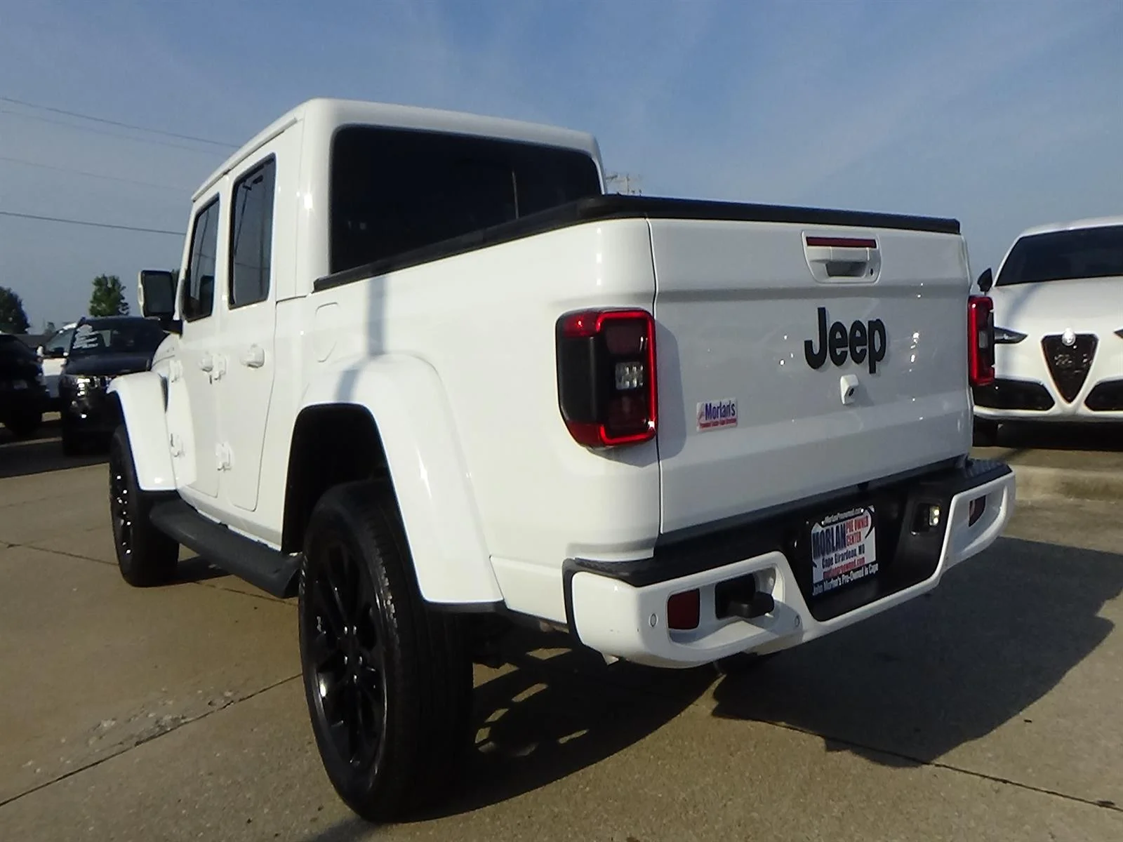 Used 2023 Bright White Clear Coat (pw7) Jeep High Altitude image 8