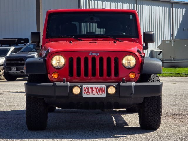 Used 2013 Jeep Wrangler Unlimited Rubicon with VIN 1C4BJWFGXDL584702 for sale in Indianola, IA