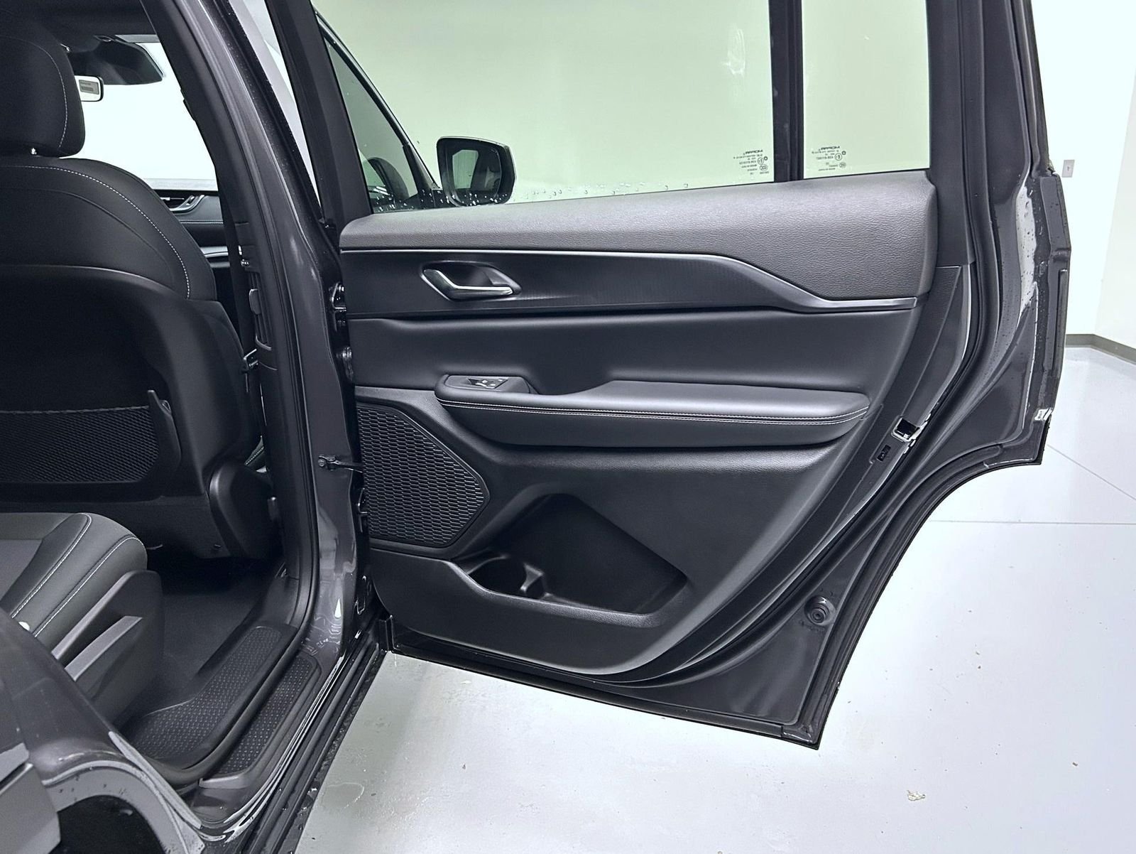 New 2026 Baltic Gray Metallic Clear-Coat Exterior Paint Jeep Laredo image 17