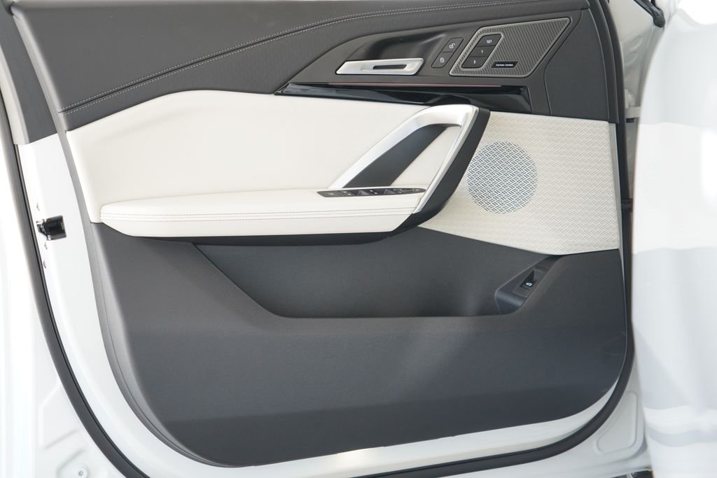 New 2026 Alpine White BMW xDrive28i image 9
