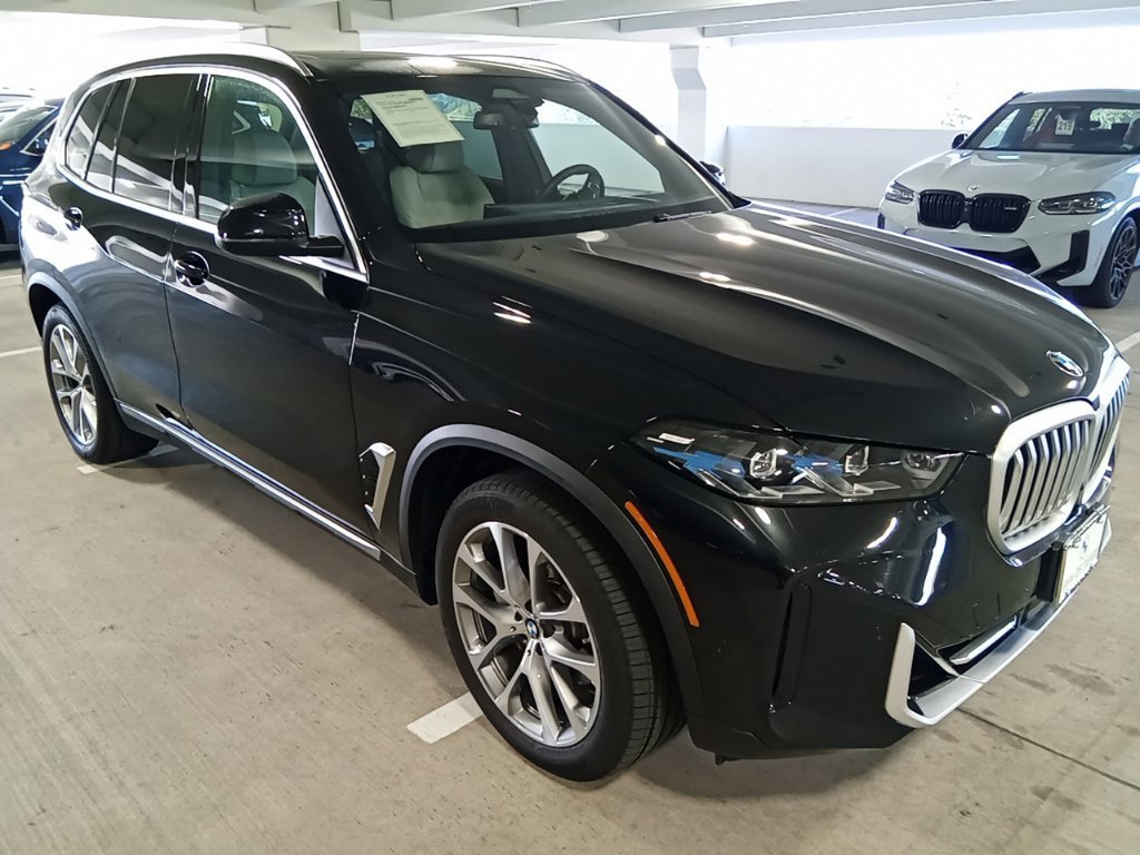 Used 2025 Black Sapphire Metallic BMW xDrive40i image 3