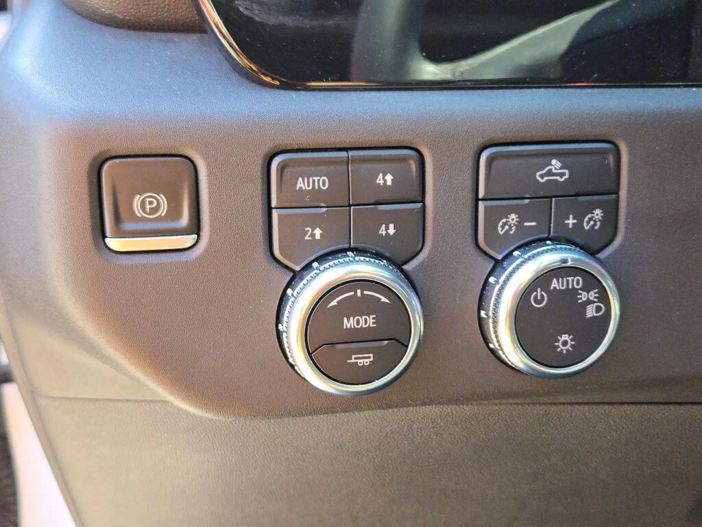 Used 2023 White GMC SLE image 25
