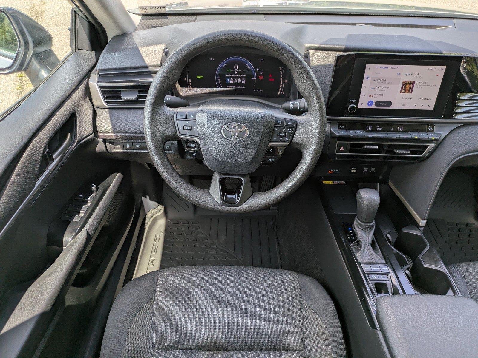 Used 2025  Toyota SE image 15