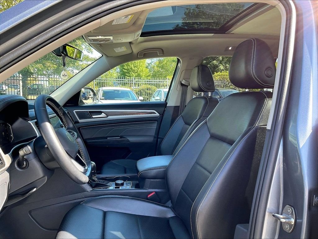 Used 2023 Gray Volkswagen 3.6L V6 SE w/Technology image 10