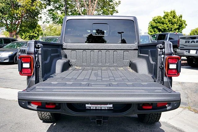New 2026 Granite Crystal Metallic Clear-Coat Exterior Paint Jeep Rubicon image 19