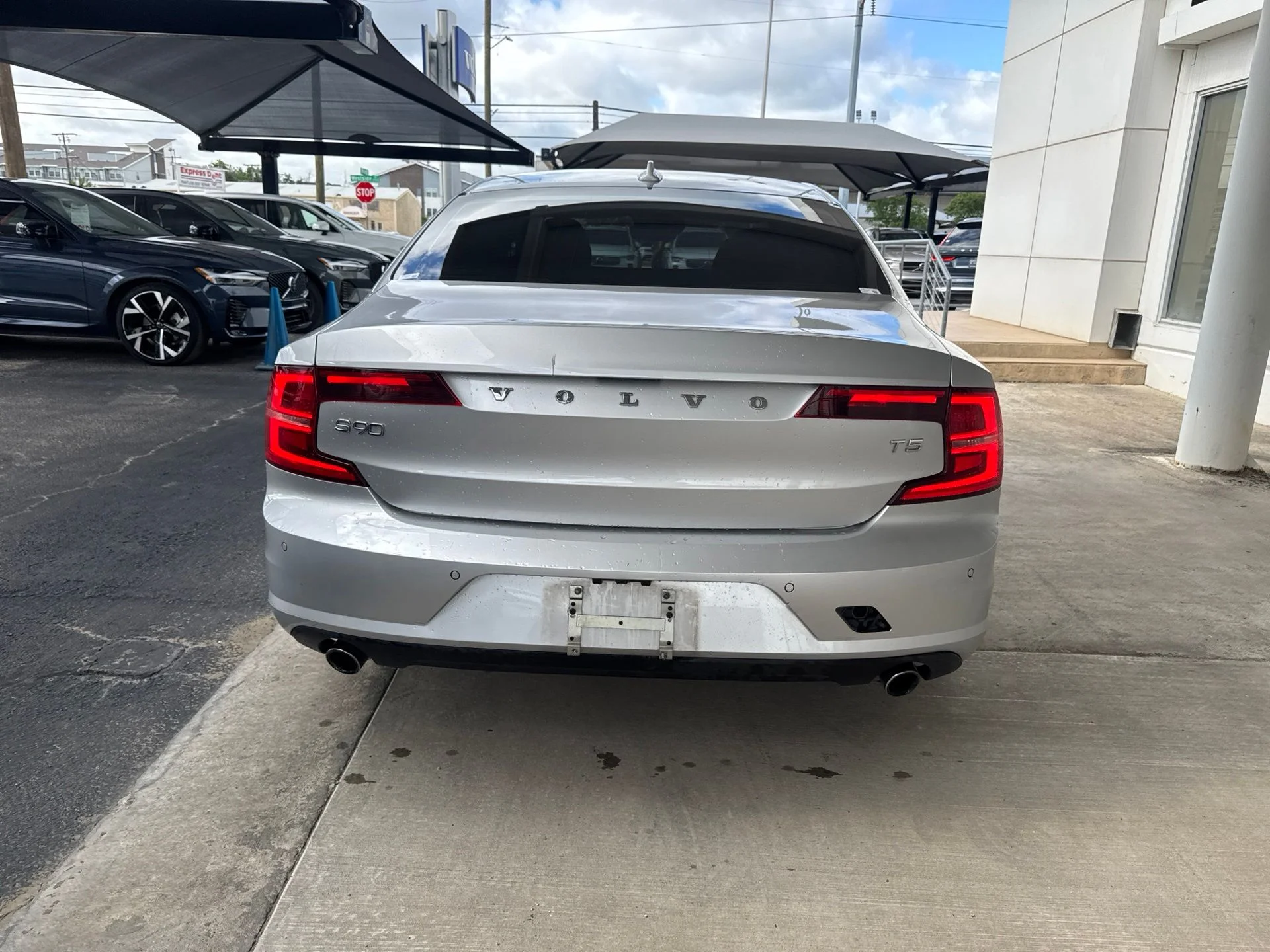 Used 2018 Silver Volvo T5 Momentum image 6