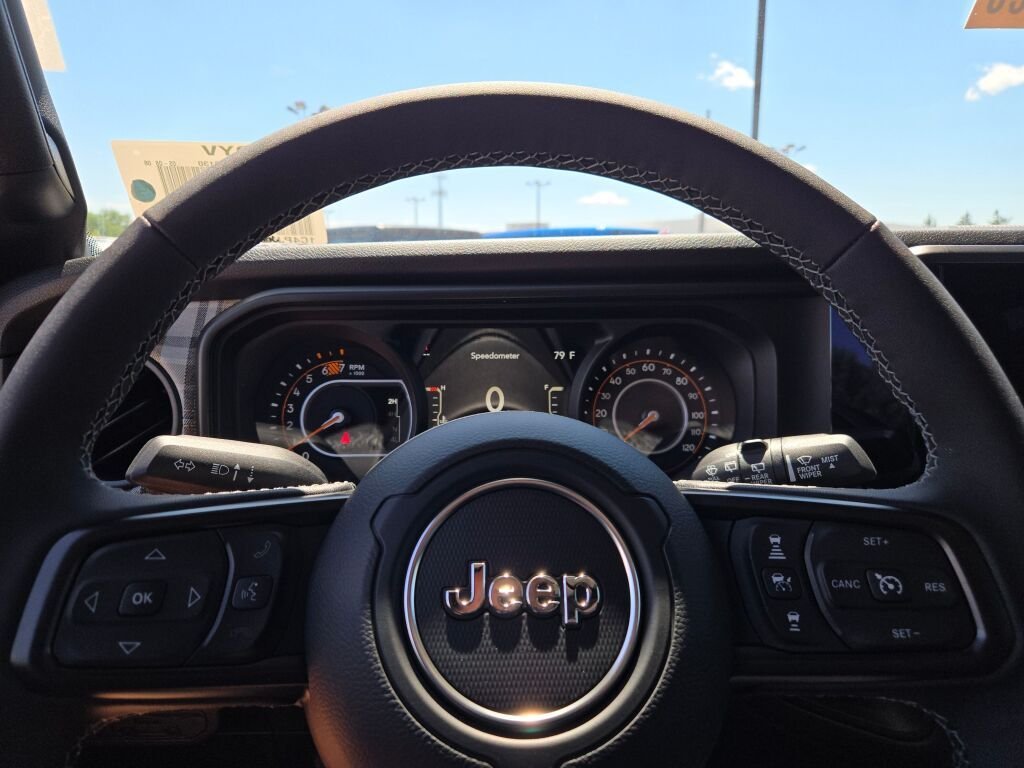 New 2026 Black Clear-Coat Exterior Paint Jeep 85th Anniversary Edition image 31