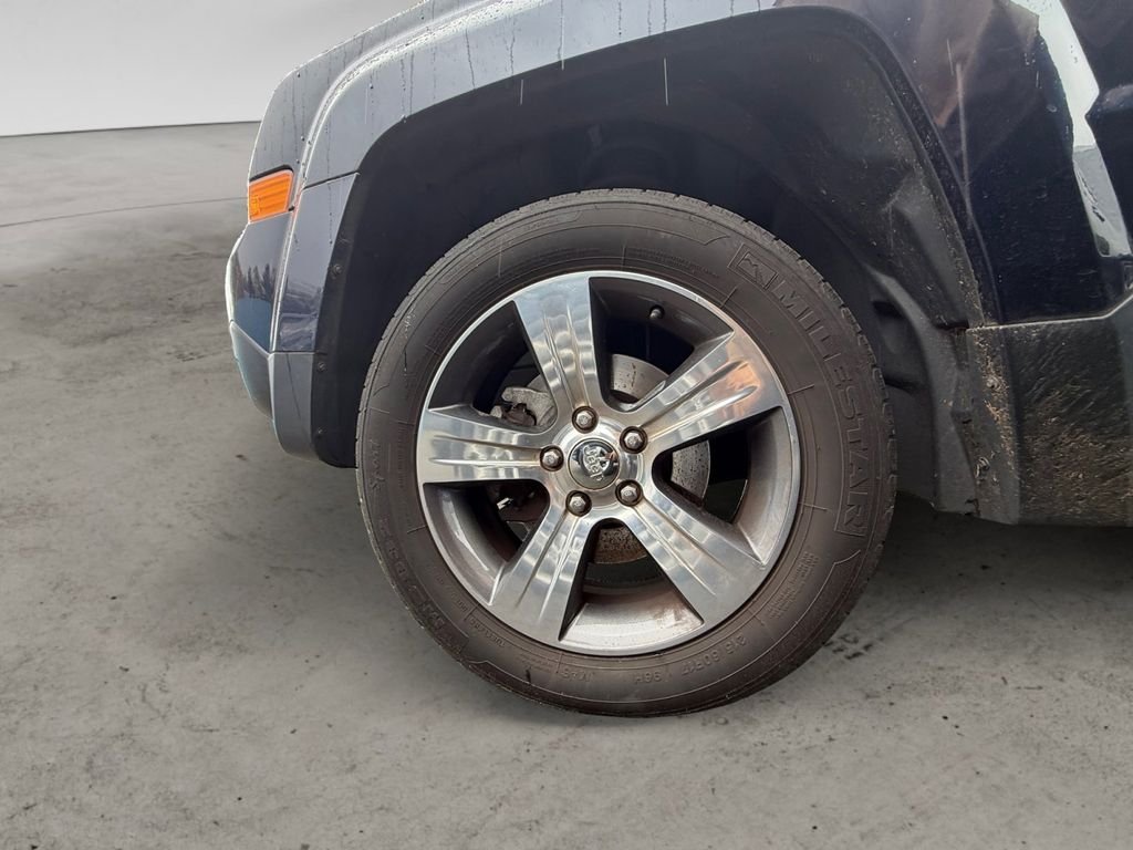 Used 2016 Blue Jeep Latitude image 10