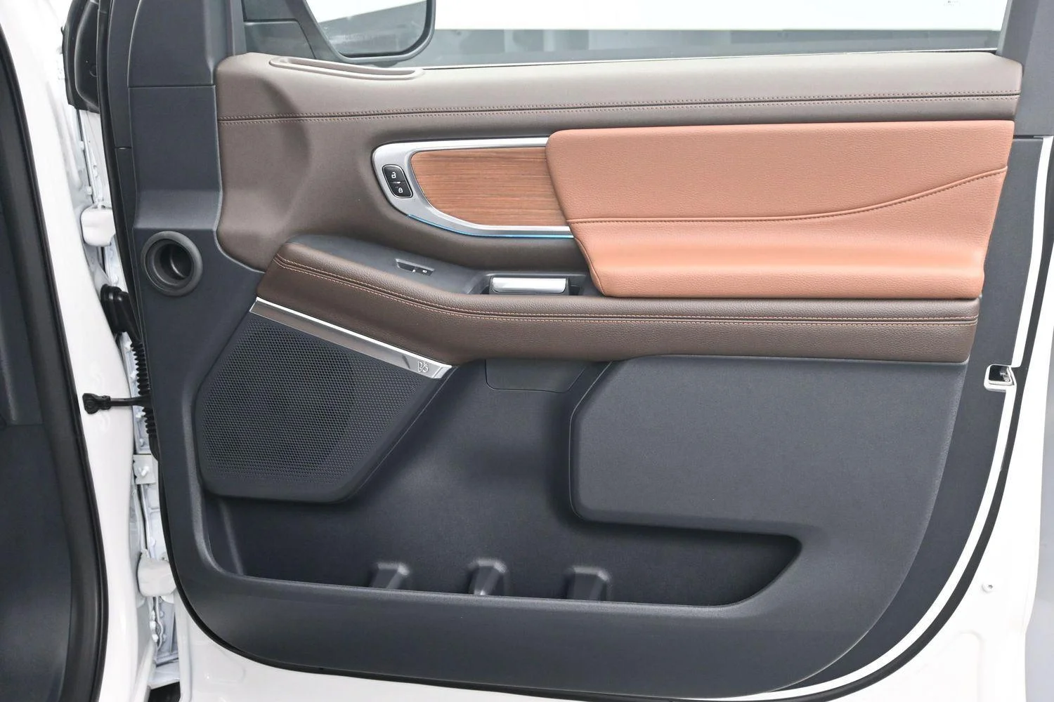 New 2026 Star White Metallic Tri-Coat Ford MAX King Ranch® image 8