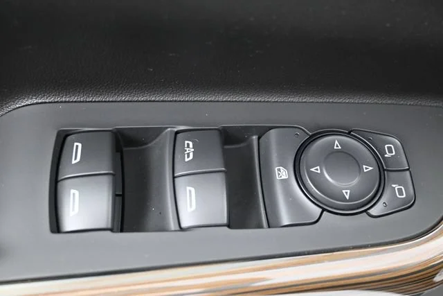 Used 2023 Summit White GMC SLE image 12