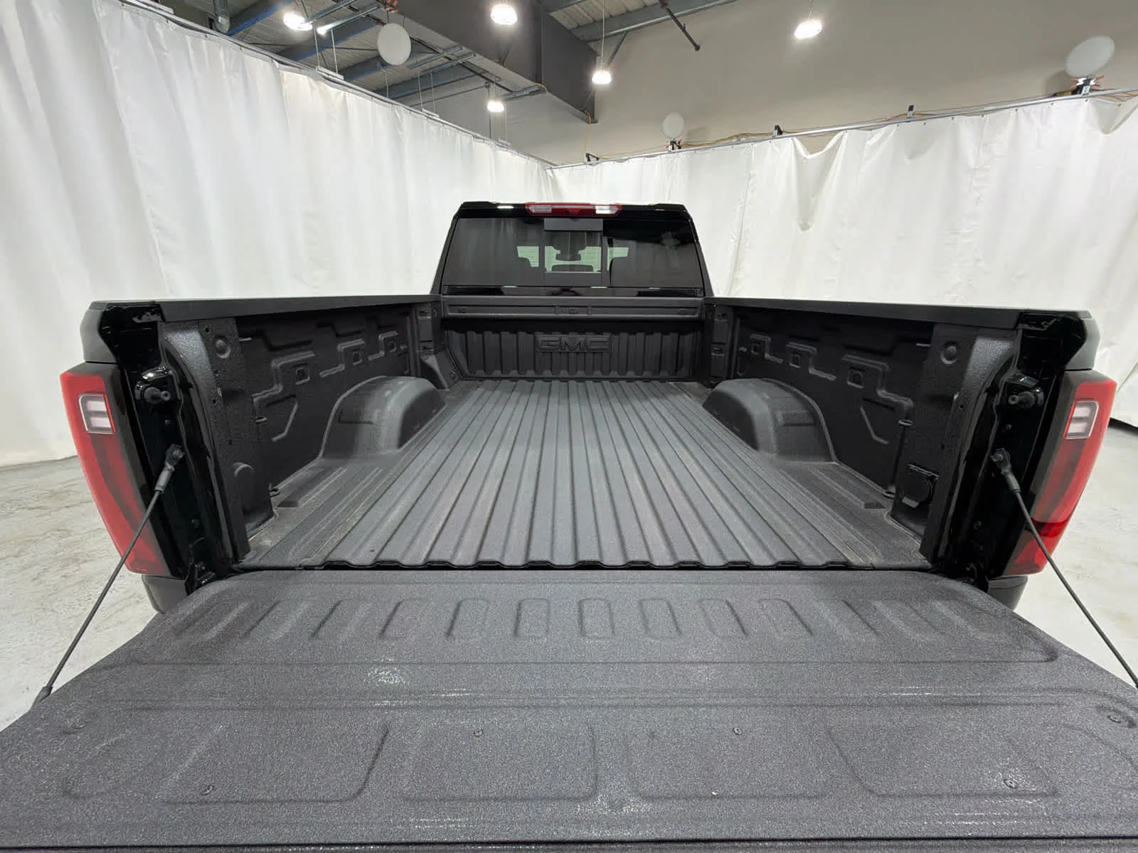 Used 2026 Onyx Black GMC SLT image 17