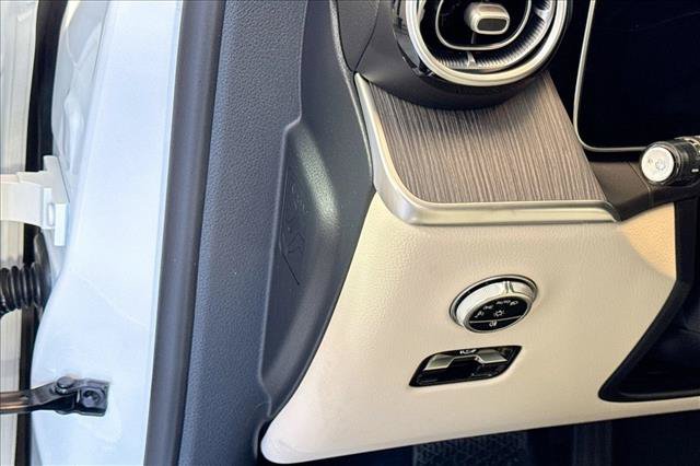 New 2026 Polar White Mercedes-Benz GLC 300 image 40