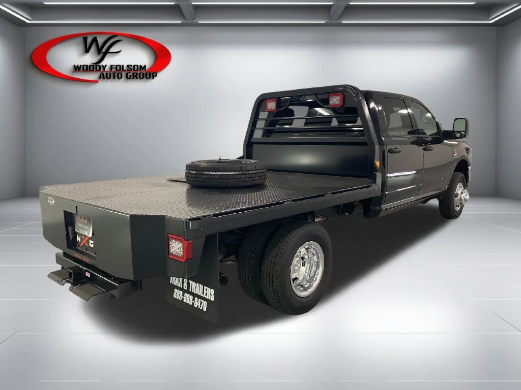 New 2026 Diamond Black Crystal Pearl-Coat Exterior Paint RAM Tradesman image 7