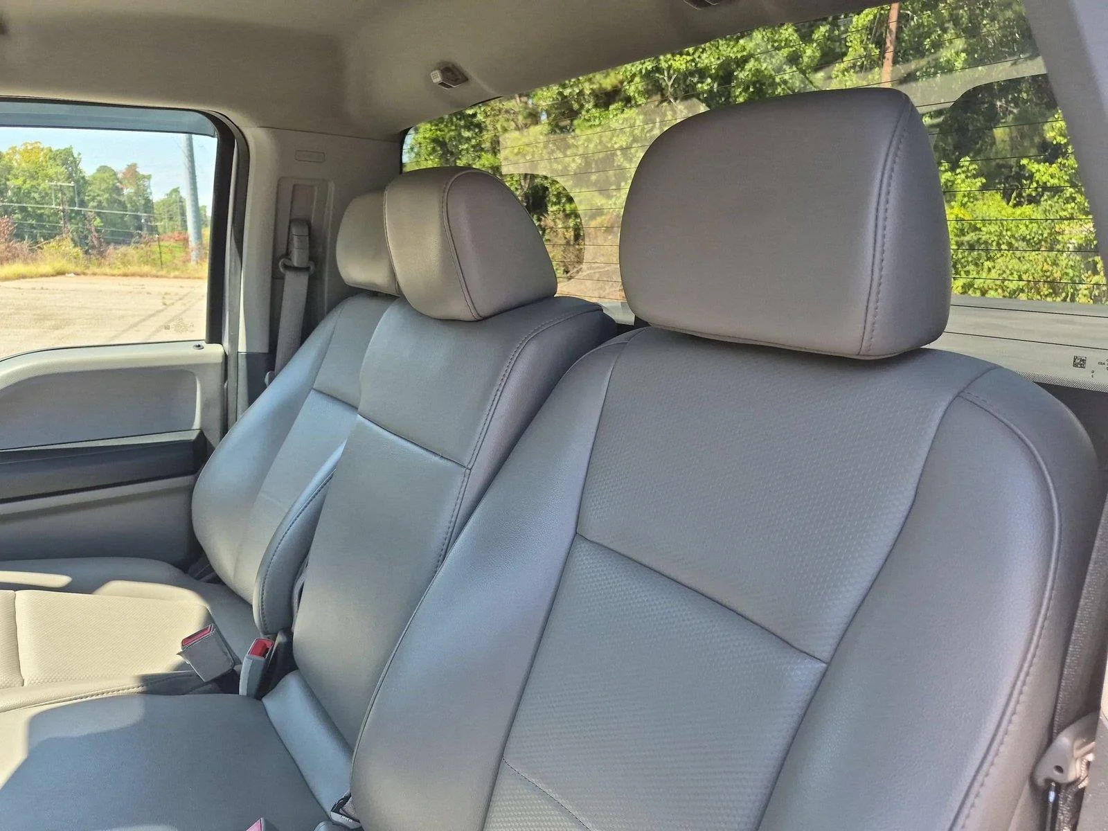 Used 2020  Ford XL image 17