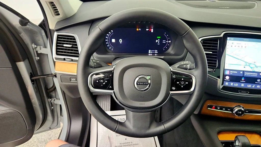 Used 2025 Vapour Grey Metallic Volvo T8 AWD Plus 7-Seater w/ harman/kardon & 21