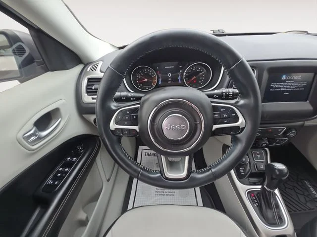 Used 2017 Silver Jeep Latitude image 12