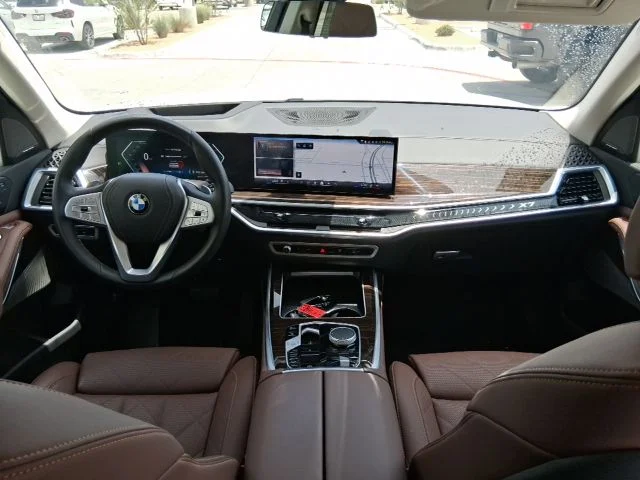 Used 2024 White BMW xDrive40i image 10