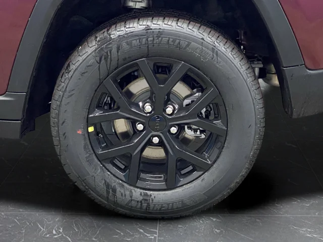 New 2026 Velvet Red Pearl-Coat Exterior Paint Jeep Altitude image 38