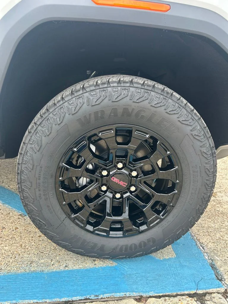 New 2026 White GMC Elevation image 9