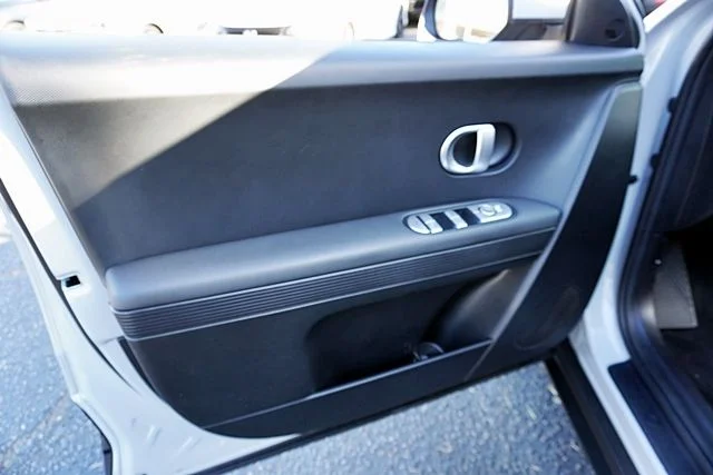 Used 2024 Gray Hyundai SEL image 21