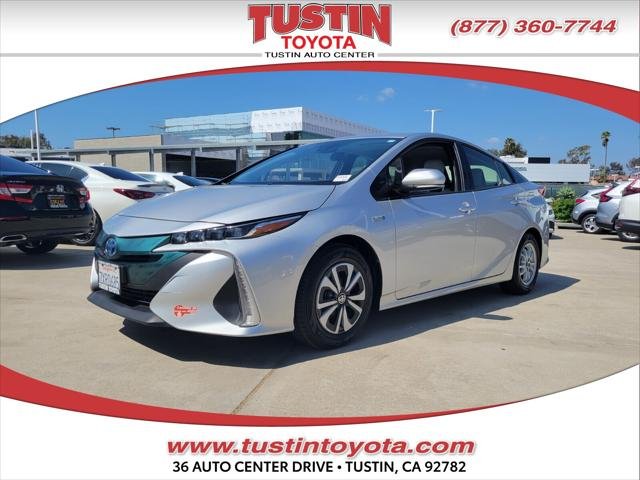 2017 Toyota Prius Prime Premium's photo