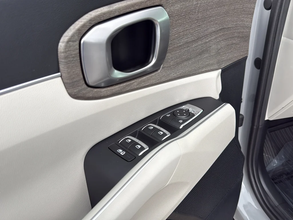 Used 2023 Wolf Gray Kia X-Line EX image 11