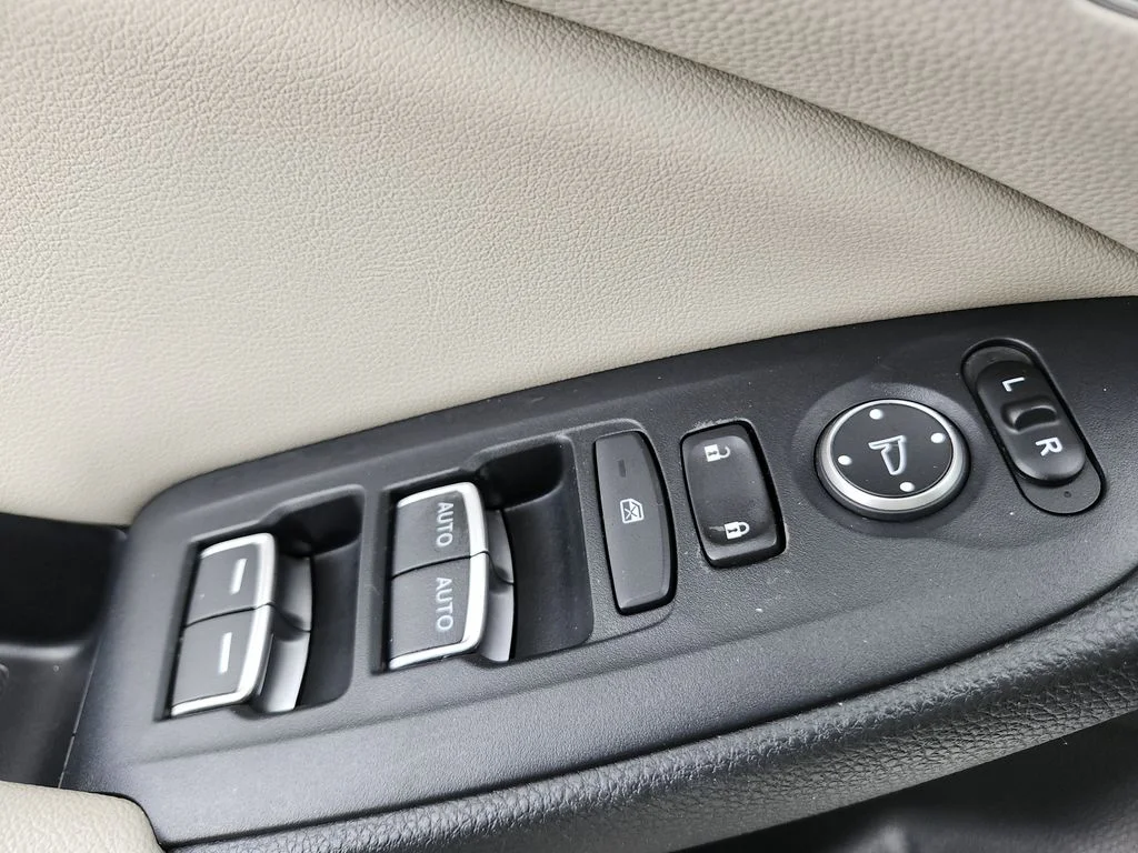 Used 2019 White Honda EX-L image 15