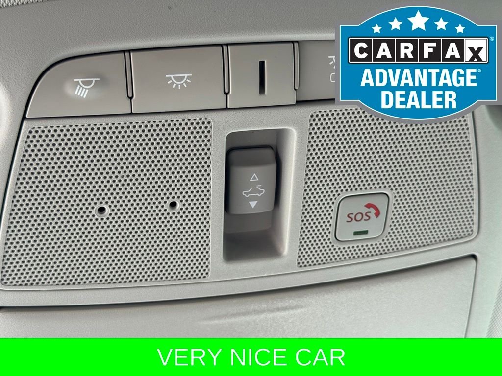 Used 2022 White Nissan SL image 25