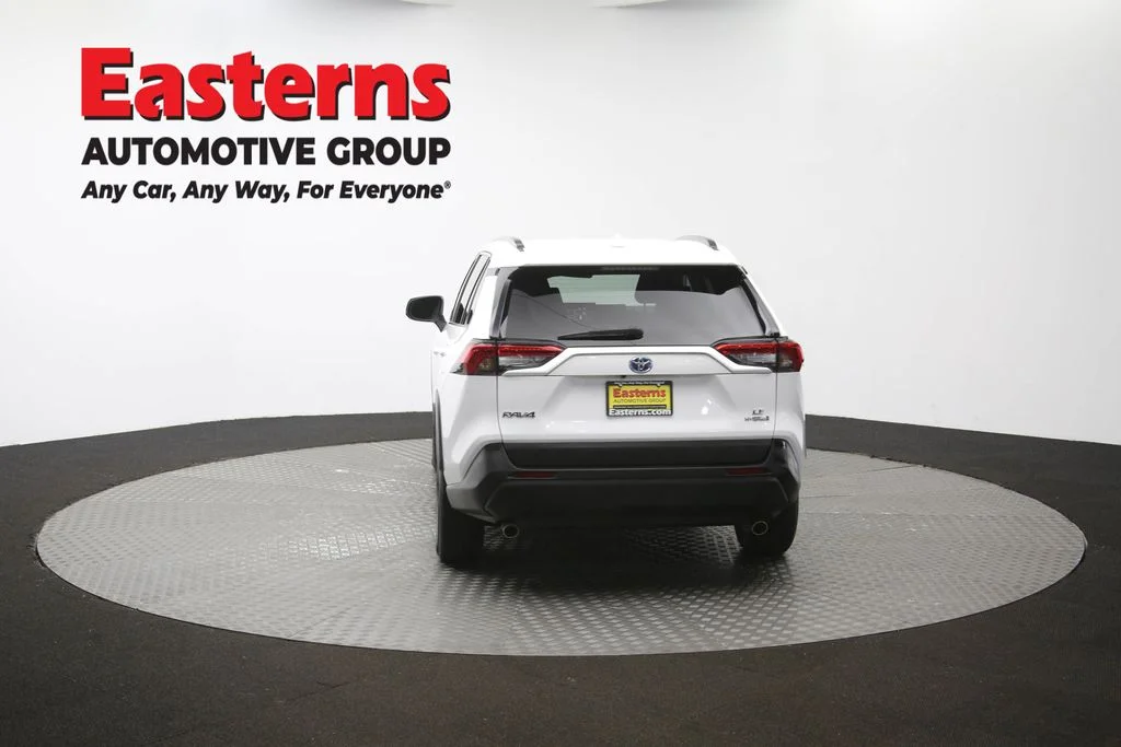 Used 2022 White Toyota LE image 38