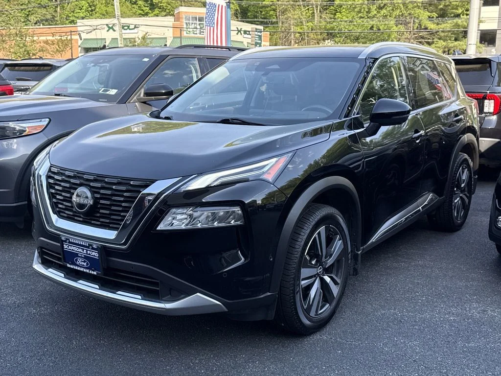 Used 2023 Black Nissan Platinum image 3