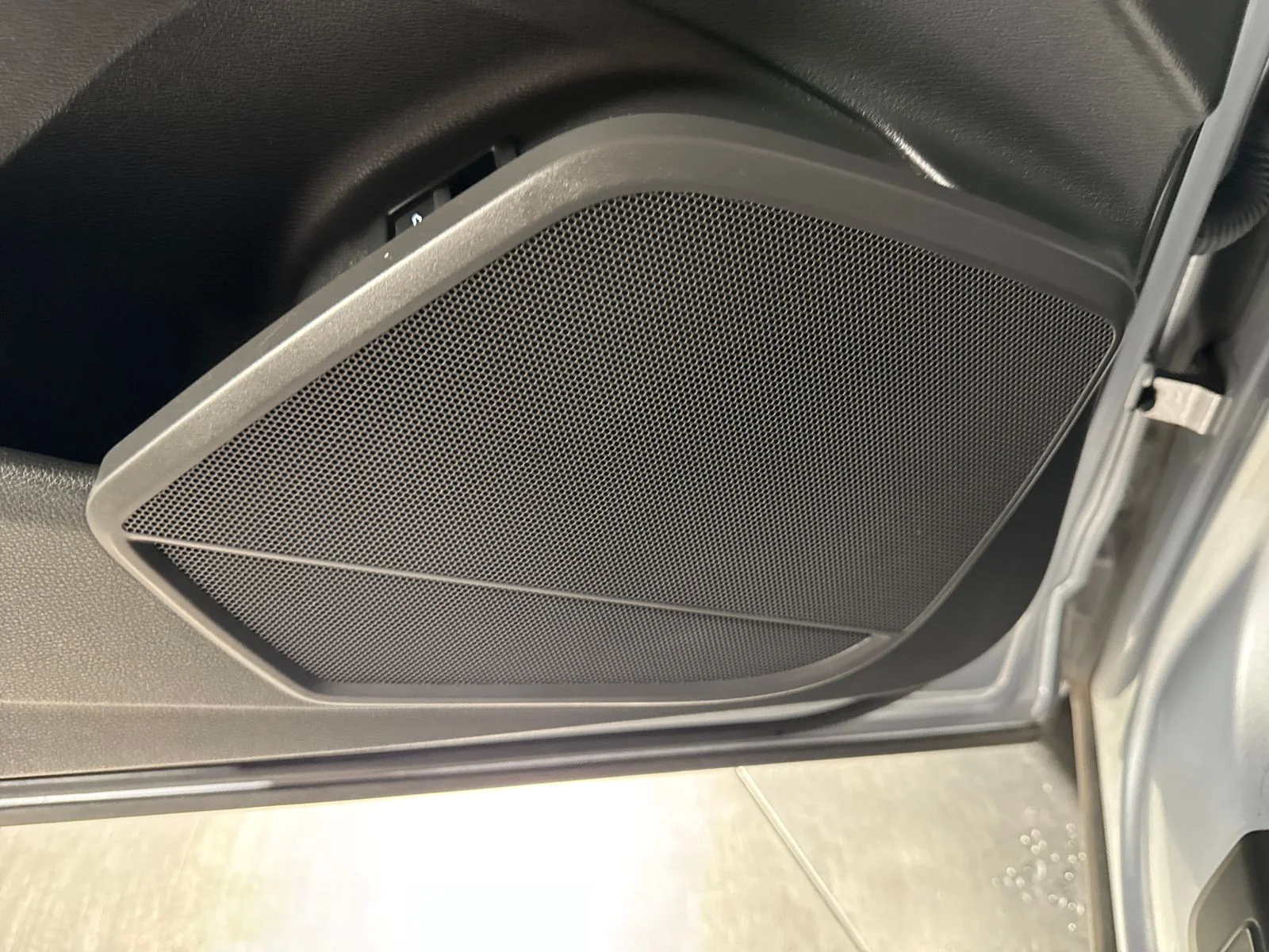 Used 2018 Florett Silver Metallic Audi 2.0T Premium quattro image 17