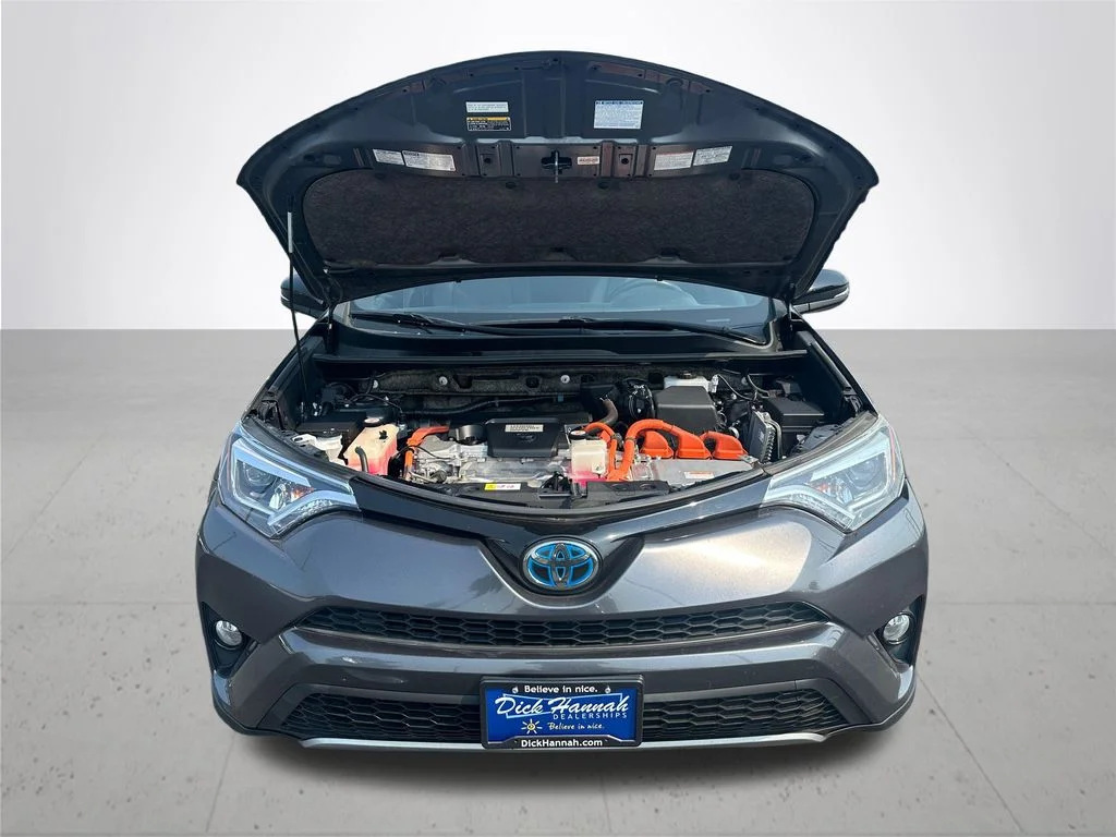 Used 2018 Gray Toyota SE image 4