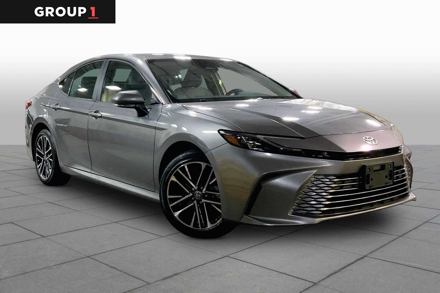 Used 2025 Heavy Metal Toyota XLE image 3