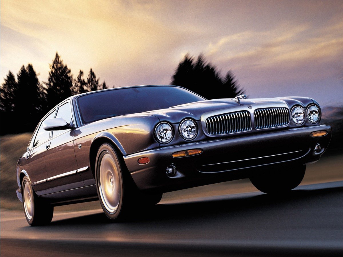 Used 2003  Jaguar Vanden Plas image 1