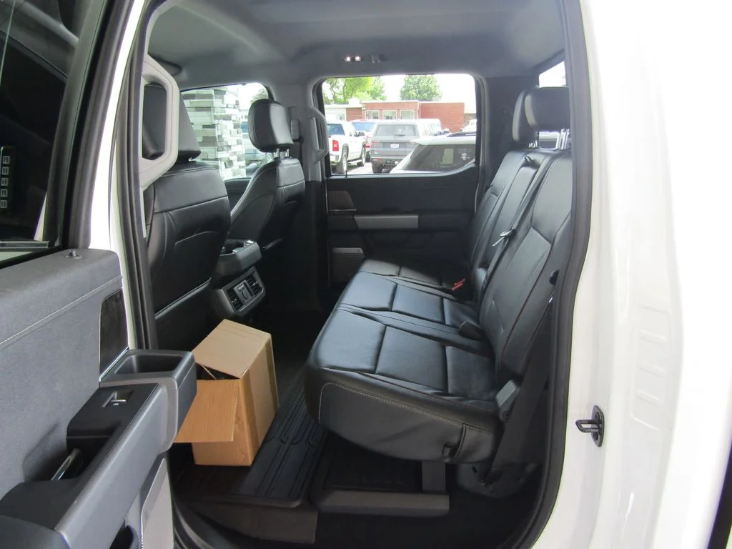 Used 2024 Oxford White Ford Lariat image 33