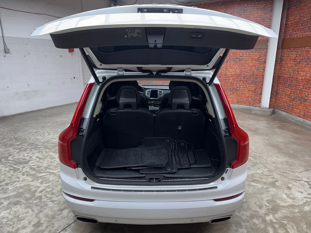Used 2021 White Volvo T6 Momentum image 29