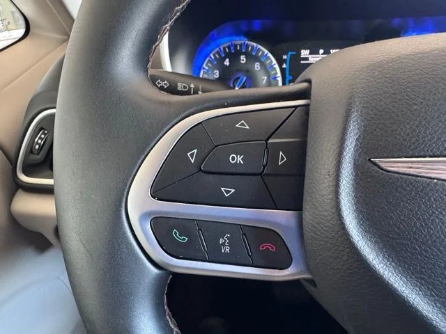 Used 2017 Bright White Clearcoat Chrysler Touring L image 17