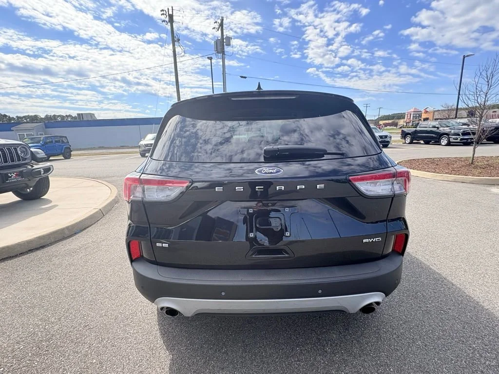 Used 2021 Black Ford SE image 4
