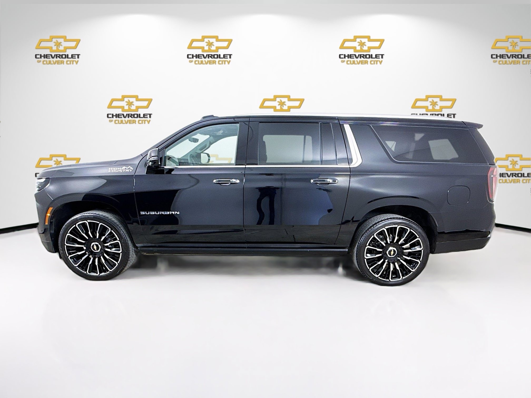 Used 2025 Black Chevrolet High Country image 5