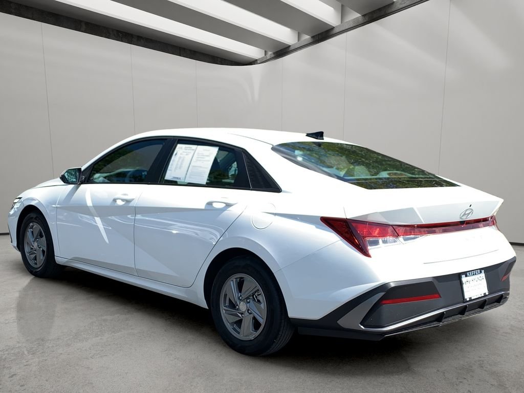 2026 Hyundai Elantra SE - Photo 3