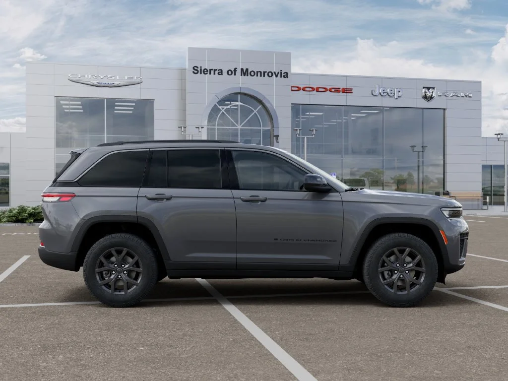 New 2027 Sting-Gray Clear-Coat Paint Jeep  image 21