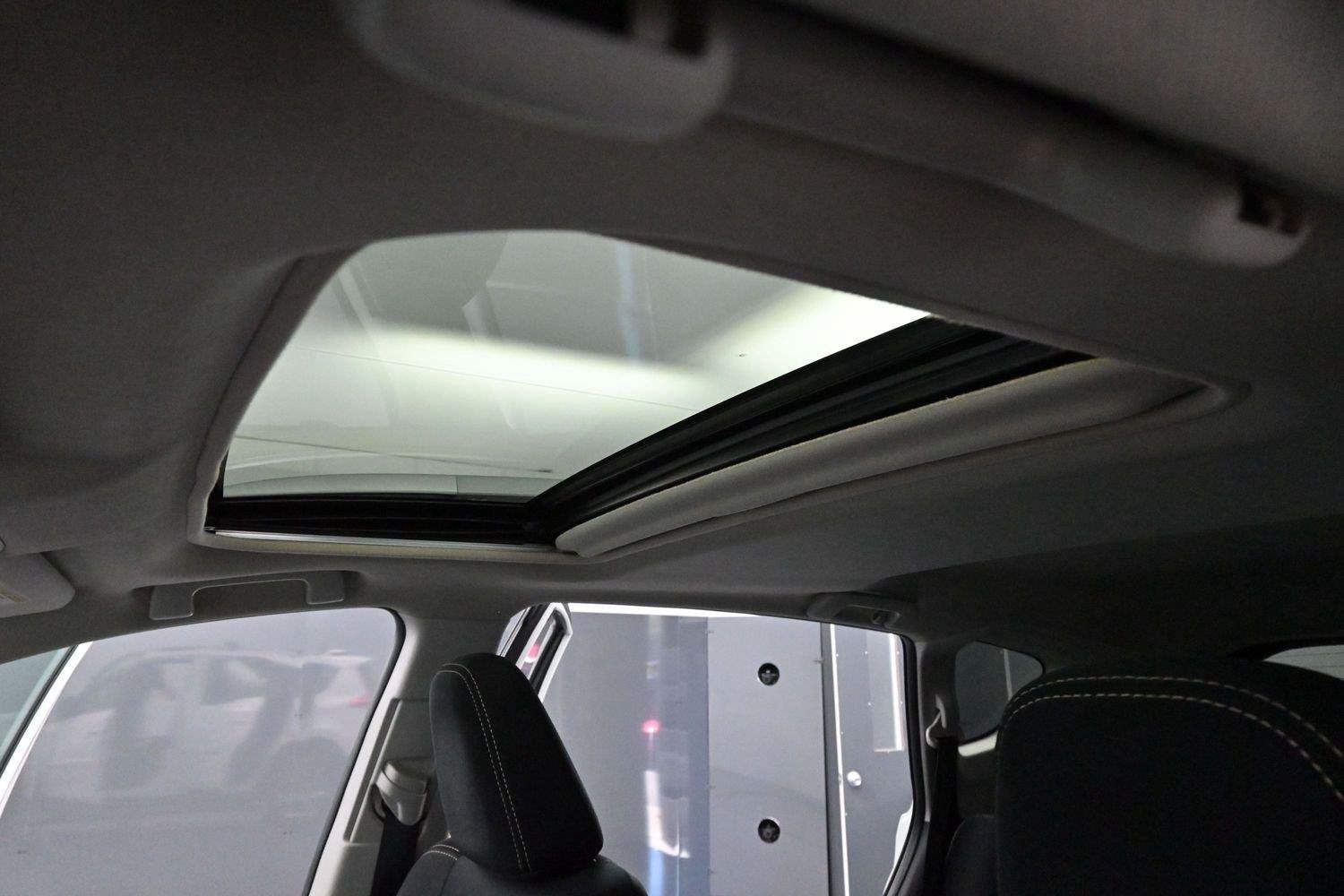 Used 2015 Super White Toyota XLE image 26